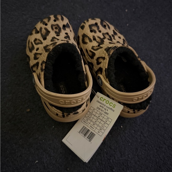CROCS Leopard Pattern Clogs - Picture 3 of 4
